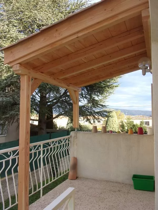 Fabrication et pose de marquise en bois, Clermont-Ferrand, AC Charpente