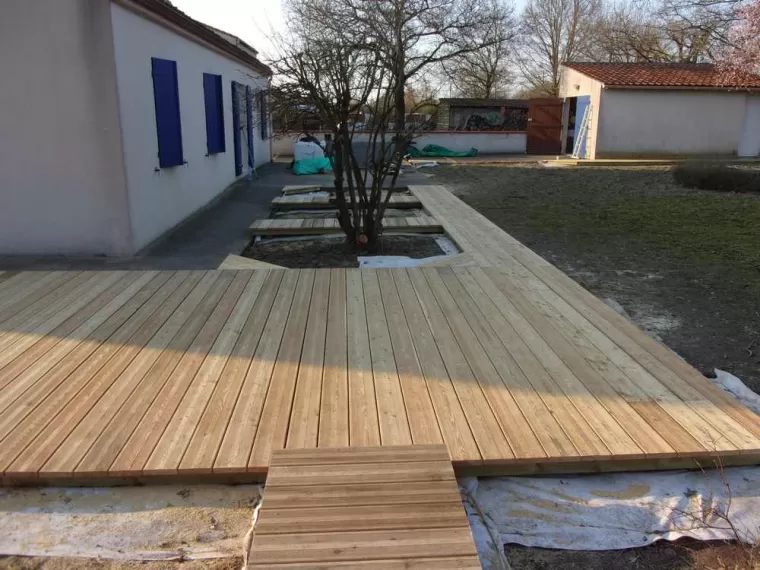Pose d'une terrasse en bois, Clermont-Ferrand, AC Charpente